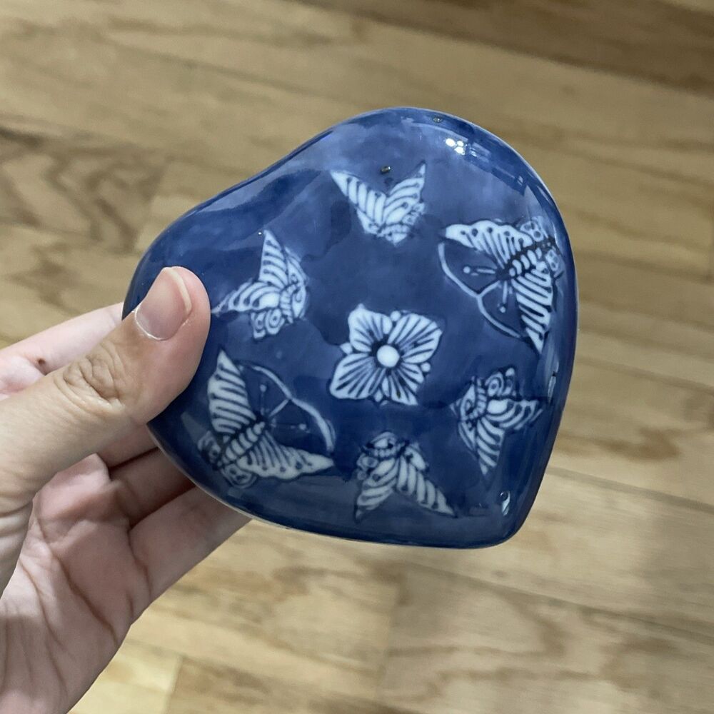 Vintage Butterfly Blue White Heart Chinese Chinoiserie Trinket Box Floral